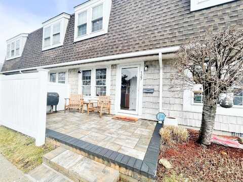 127 Whalers Cove, Babylon, NY 11702