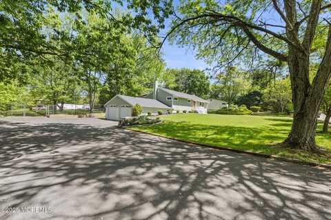 13 Orchard Parkway, Morganville, NJ 07751