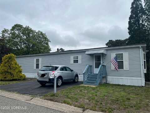 6 Raccoon Avenue, Whiting, NJ 08759
