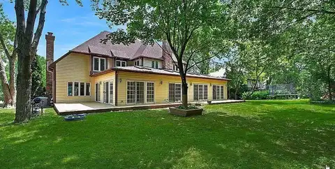 29 W Seneca Avenue, Hawthorn Woods, IL 60047