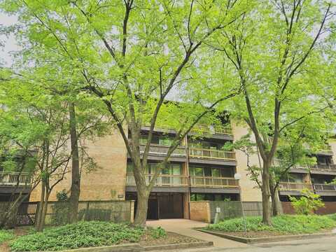 5600 Hillcrest Lane, Lisle, IL 60532