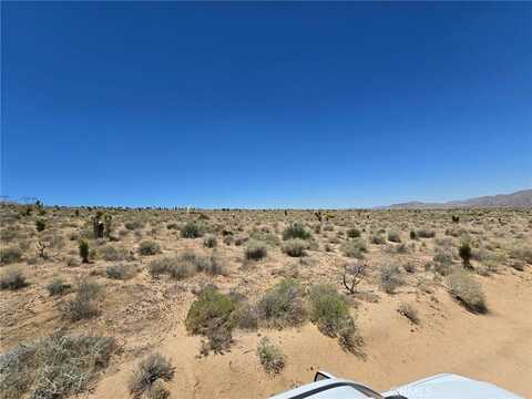 22 Canyon View Road, Apple Valley, CA 92308