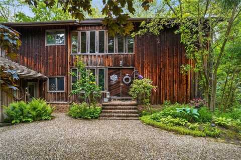 906 Heritage Lane, Akron, OH 44333
