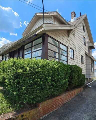 2606 Oakwood Avenue, Youngstown, OH 44509