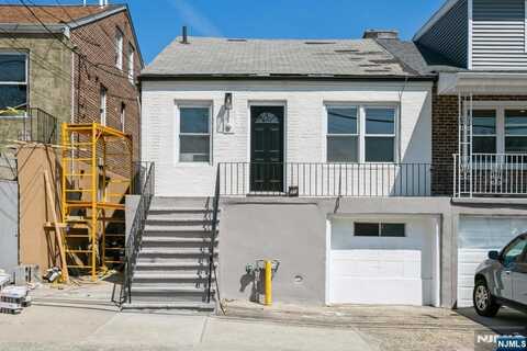 40 Woodcliff Avenue, North Bergen, NJ 07047