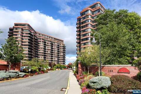 100 Carlyle Drive 10DS, Cliffside Park, NJ 07010