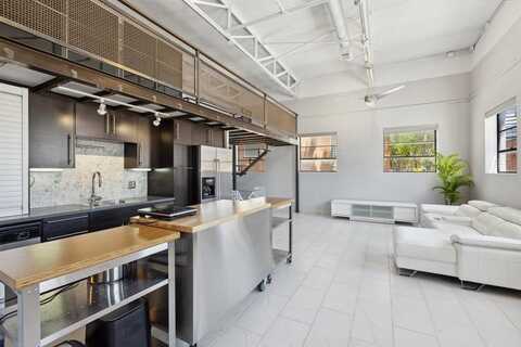 215 N Walton Street, Dallas, TX 75226