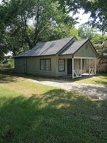 105 SW Front Street, Edgewood, TX 75117