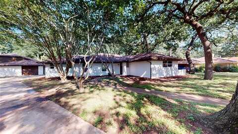 2350 Ravenwood Drive, Grand Prairie, TX 75050