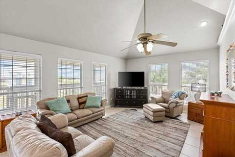 970 Gulfview Dr, Crystal Beach, TX 77650