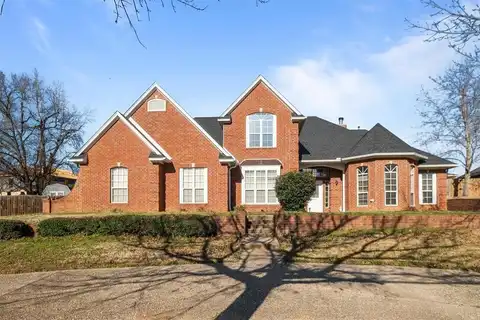 301 Northcreek Drive, Chandler, TX 75758