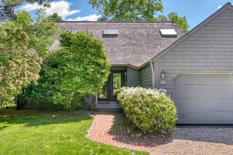 62 Huckleberry Lane, East Hampton, NY 11937