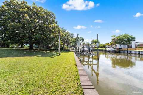 3332 Laurel Dr, Gulf Breeze, FL 32563