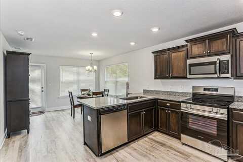 414 Kingsbridge Dr, Cantonment, FL 32533