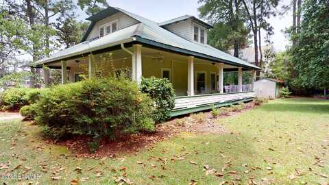 305 E New Hampshire Avenue, Southern Pines, NC 28387