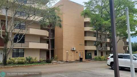 3550 Blue Lake Dr, Pompano Beach, FL 33064