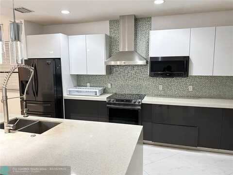 499 Conservation Dr, Weston, FL 33327