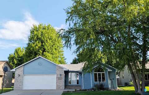 2000 E 63rd St, Sioux Falls, SD 57108