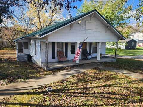 324 N Indiana Avenue, Etowah, TN 37331