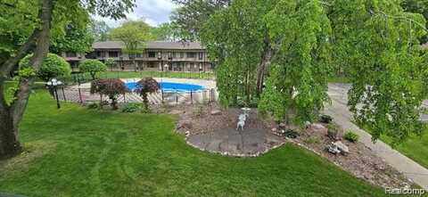 995 N CASS LAKE Road, Waterford, MI 48328
