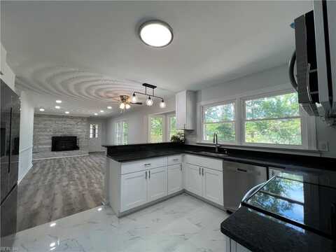 552 Longdale Crescent, Chesapeake, VA 23325