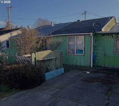710 LAUREL ST, Florence, OR 97439
