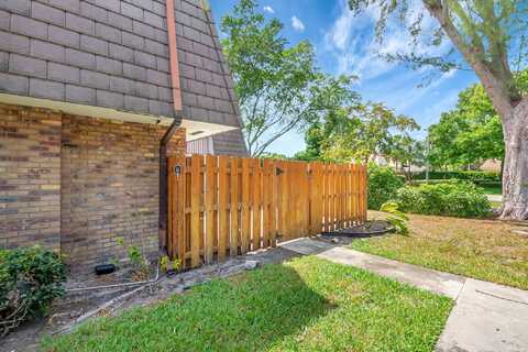 7646 Courtyard Run W, Boca Raton, FL 33433
