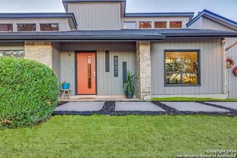8537 Classic Oaks Ln, San Antonio, TX 78255
