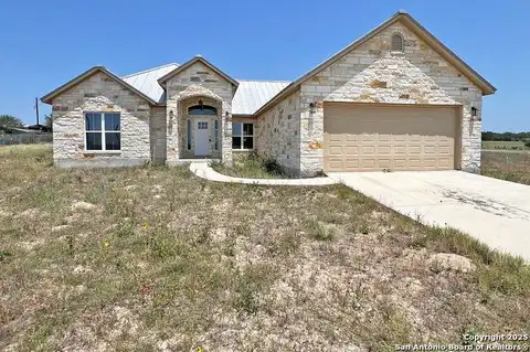 200 Lakeview Cir, La Vernia, TX 78121