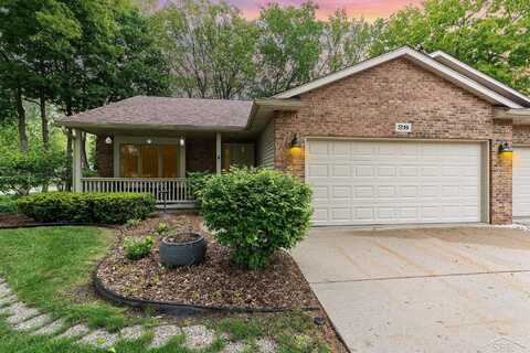 28 Barrington, Saginaw, MI 48603