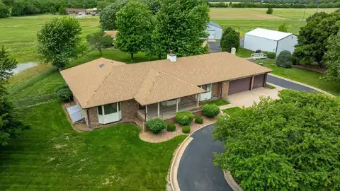 9637 N Hydraulic St, Valley Center, KS 67147