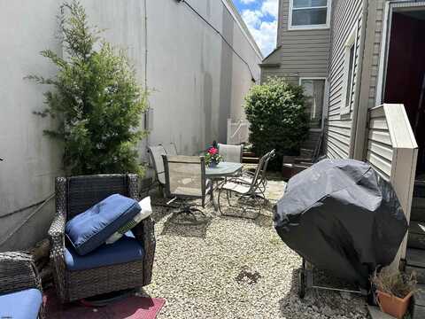 33 S Benson Ave, Margate City, NJ 08402