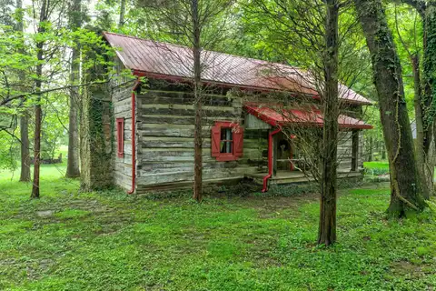 686 S Sled Run Street, Santa Claus, IN 47579