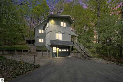 6550 SW Bayshore Drive, Traverse City, MI 49684