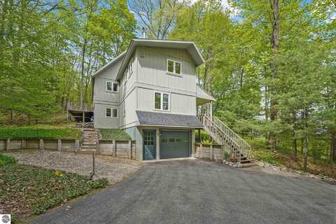 6550 SW Bayshore Drive, Traverse City, MI 49684