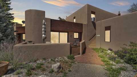88 Comanche Road, El Prado, NM 87529