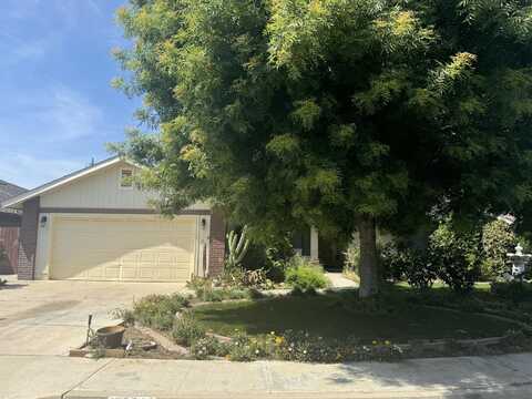 3928 W Dorothea Court, Visalia, CA 93277