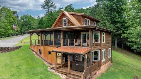 419 Woodpecker Road, Purlear, NC 28665