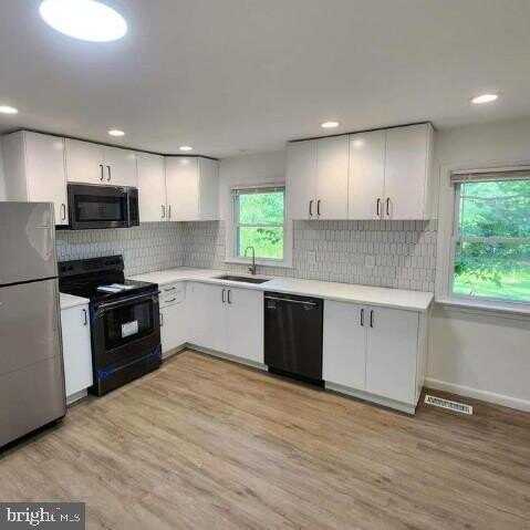 1760 N WALES RD, BLUE BELL, PA 19422