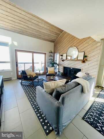 1421 HIGHLANDS, ROSELAND, VA 22967
