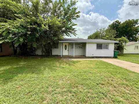 117 W GARDEN STREET, Iowa Park, TX 76367