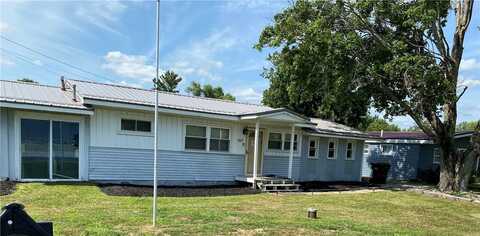 10672 Center Ave, Conneaut Lake, PA 16316