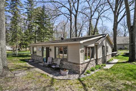 135 Alpena Trail Trail, Houghton Lake, MI 48629