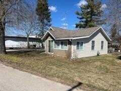 105 Clarence Street, Houghton Lake, MI 48629