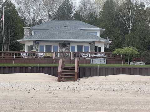 364 Harborview Street, Harrisville, MI 48740