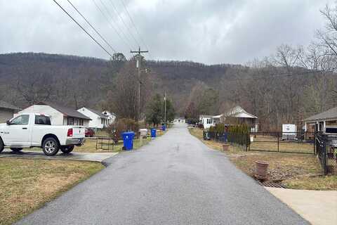 Howard, HARRIMAN, TN 37748
