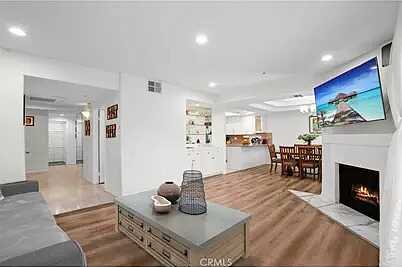 And Grand Avenu, Los Angeles, CA 90016