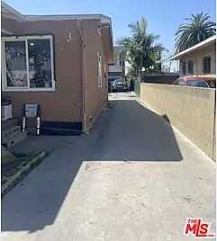 And Grand Avenu, Los Angeles, CA 90044