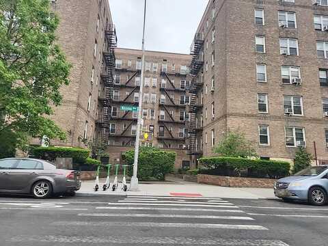 Kissena Blvd 2L, Flushing, NY 11355
