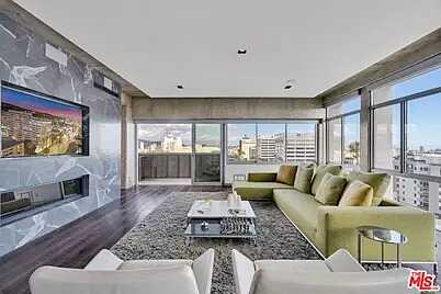 Av, Los Angeles, CA 90046